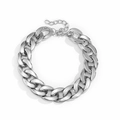 Detail van de zilveren Cubaanse schakelketting met karabijnsluiting en verlengketting - Grobe Ketting Stijl (3793) / Zilver