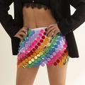 Dettaglio di paillettes colorate a specchio su una gonna a catena per feste e festival - Skirts / Stile Multicolore