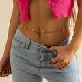 Vue détaillée de la chaîne de taille cœur dorée avec accents colorés sur taille féminine - Style Cœur Creux et Strass Colorés (1125) / Or d'Imitation 1125