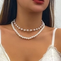 Collier ras du cou double couche en perles blanches avec anneaux dorés élégants - Collier Ras du Cou en Perles Double Couche / Collier Doré (3464)