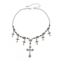 Gothic-Halskette mit roten Perlen und filigranen silbernen Kreuzanhängern auf der Kette - Klassischer Kreuz Stil (X4165)