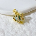 Pendentif poisson vintage doré orné de pierres vertes et de zircons blancs brillants - Poisson Pierre Verte Doré (8)