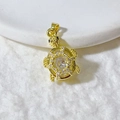 Pendentif tortue dorée avec pierre centrale hexagonale et zircons blancs étincelants - Gold White Turtle (12)