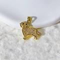 Goldener Shiba Inu Anhänger mit Mikro-Pave-Kristallen auf weißem Plüschuntergrund - Goldener Golden Retriever