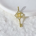 Goldener Schlüsselanhänger mit weißer Emaille-Blume, gelbem Stein und Zirkonia - Gold Vintage Emaille Blume Schlüssel Stil (9)