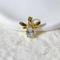 Macro-opname van 18K vergulde bijenhanger met ovale zirkoon en glanzende kristallen - Bij Goud Witte Zirconia Hanger Alleen (Zonder Ketting)