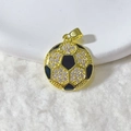 Colgante de fútbol estilo hip hop chapado en oro con circonitas y detalles en esmalte - Estilo de Fútbol Dorado Y Negro (7)