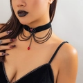 Ras de cou gothique noir avec pendentif araignée et gemmes rouges sang pour Halloween - Choker Goutte de Sang Araignée Noire (5926)
