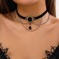 Ras de cou gothique en velours noir avec détail rose et chaînes argentées multicouches - Choker Multi-rangs Perles Noires Rose Argentée (6130)