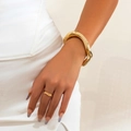 Gouden onregelmatige vloeibare lava armband met golvende textuur bijpassende ring - Dikke Golf Armband Set (2267) / Lichtgoud