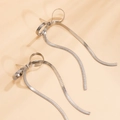 Elegante silberne Schleifenohrringe mit langen Schlangenkettentasseln in metallischem Stil - Lange Schleife Quaste Hängen Ohrringe (3107) / Silber Stil 3