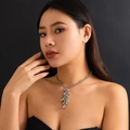 Detailopname van hartjesketting met grove zilverkleurige schakels en hangers - Zilveren Ketting (6272)