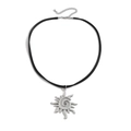 Collar con colgante de sol plateado y cordón negro trenzado para estilo playero de verano - Estilo Plateado (6426)