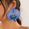 Übergroße Orchideen-Ohrringe mit blauem Farbverlauf und realistischer Textur - Blue Earrings
