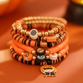 Detailaufnahme des Halloween-Armband-Sets mit Kürbis-, Totenkopf- und Vampir-Anhängern - Halloween Thema 6-Teiliges Armband-Set (5289) / Mehrfarbig