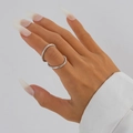 Minimalistische zilveren armband met bladmotief en moderne onregelmatige structuur - Dubbele Ring (0823) / Zilver