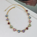 Collier doré avec cristaux en forme de cœur multicolores et bordure en zircon brillant - Or