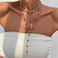 Detalle de collares dorados en capas con colgantes de piedras de colores y cruz - Dorado (6126)