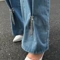 Kreuzanhänger Quastenkette an Denim-Hose mit Sicherheitsnadel-Detail im Streetstyle - Silber Set (6478)