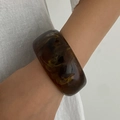 Retro amber tortoiseshell resin wide bangle bracelet with a translucent finish - Coffee (2534)