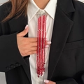 Broche épingle de sûreté avec pampilles de perles rouges et détails de chaîne argentée - Gland Rouge (0356)