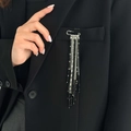 Broche épingle argentée avec glands en perles noires sur le revers d'un blazer - Gland Noir Argent (0362)