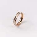 Elegante anello in acciaio inossidabile oro rosa con doppia fila di zirconi - US 5 / Oro Rosa con Singola Fila di Zirconia