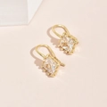 Elegante goldene Ohrhänger mit quadratischen Zirkonia im minimalistischen Design - Weiß