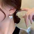 Boucles d'oreilles élégantes en métal brossé avec perles en cœur pour femme blanc chaud - Style Port Double Face Régulier (MY37253)