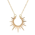 Goldene Sonnenblumen-Halskette mit Sonnenstrahl-Anhänger und feiner Kette auf Weiß - KC Gold Sonnenstrahl Stachel Anhänger (wg-1331) / KC Gold