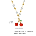 Detalle de collar con cereza roja, cuentas doradas y eslabones cuadrados blancos - Collar de Cuentas Azul Claro Cereza de una Capa (NC-2891G)