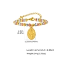 Detailansicht des dreifarbigen Perlenarmbands mit Marienmedaille und Kreuzanhänger - dreifarbig