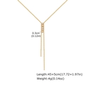 Dettaglio della collana a Y dorata con cinque pietre di zircone bianco e dimensioni indicate - Oro (NC-2438G)