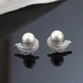 Elegant 925 silver feather earrings with zircon accents and a large white pearl center - White