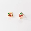 Petites boucles d'oreilles fraise en émail rouge et feuilles vertes sur base dorée - Clous Fraise Étoile / Or