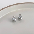 Elegant grey pearl stud earrings with zircon inlay in silver set on ceramic plate - Gray