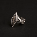 Vintage-Ring in Diamantform mit Kreuz und Goldstern aus oxidiertem Silber für Herren - Rauten-Sternen-Stil (Stil 3)
