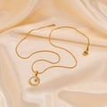 Collar de cadena de serpiente dorada con colgante de estrella y circonita sobre seda - Colgante + Cadena de Serpiente Redonda