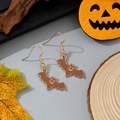Détail des boucles d'oreilles chauve-souris avec visage sur fond festif d'Halloween - Style Chauve-souris Souriante Marron (21)