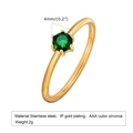 Detailansicht eines 4mm runden grünen Zirkonia Rings aus vergoldetem Edelstahl für Damen - Runder grüner Zirkonia (RC-628)