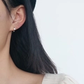 Aros minimalistas de plata para mujer en la oreja para un estilo retro y elegante - 590 Plateado Diamante Único