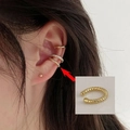 Eleganter goldener Ohrklemme für Damen mit minimalistischem gedrehtem Seildesign - Einzelstück / Spiralgold