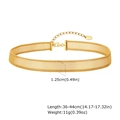 Detail der 18K Gold Mesh Choker Kette mit strukturierter Webart und K18 Anhänger - Halskette