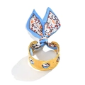 Goldener breiter Armreif mit himmelblauer Seidenschleife und Blumenmuster - Gold Mit Blauem Satinschal