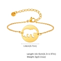 Détail du bracelet ours évidé doré avec pendentif de 1,8 cm et chaîne réglable - Or