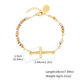 Detalle de pulsera de cuentas tricolores con cruz dorada y medalla religiosa - Estilo de Medalla de la Virgen María con Cuentas Tricolores (款式六)