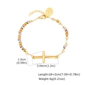 Detalle de pulsera de cuentas doradas con cruz y medalla ovalada de la Virgen María - Estilo de Medalla de la Virgen María con Cuentas Tricolores (Estilo 4)