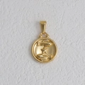 Détail du pendentif zodiaque Poissons plaqué or 18 carats avec design en relief - Poissons - Or