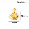 Dettaglio macro del ciondolo a pesce placcato oro 24k con texture e misura 17mm - Stile Pesce Tropicale (AT04-Oro)