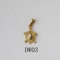 Ciondolo tartaruga dorata con guscio inciso e finitura lucida in acciaio al titanio - Stile Tartaruga (DW03) / Oro